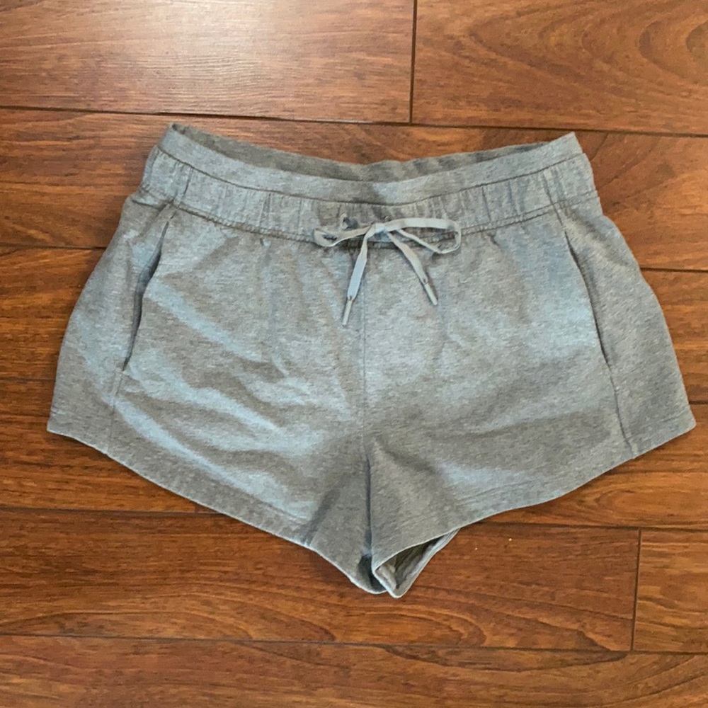 Lululemon inner glow high rise short